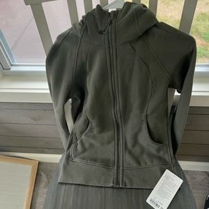 Size 6 lulu lemon sage green scuba zip up